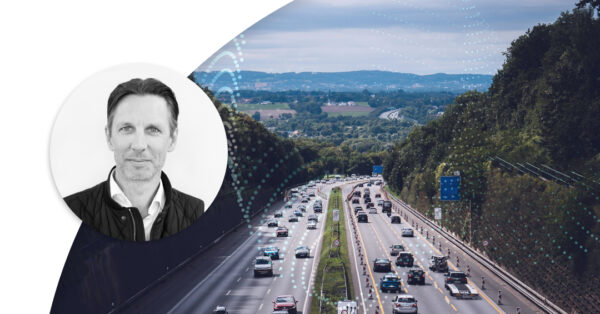 Cars driving on a highway with illustration of data above. Profile image of Anders Lindelöf.