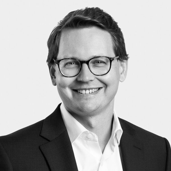 Black and white profile image of Jan-Elof Cavander